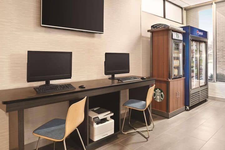Business Center 54 of 56